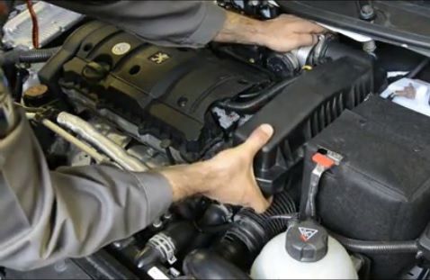 Peugeot206 EngineAirFilter HowTo Change